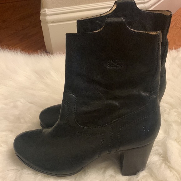 Frye black leather boots size 8 very gently used - Picture 12 of 16